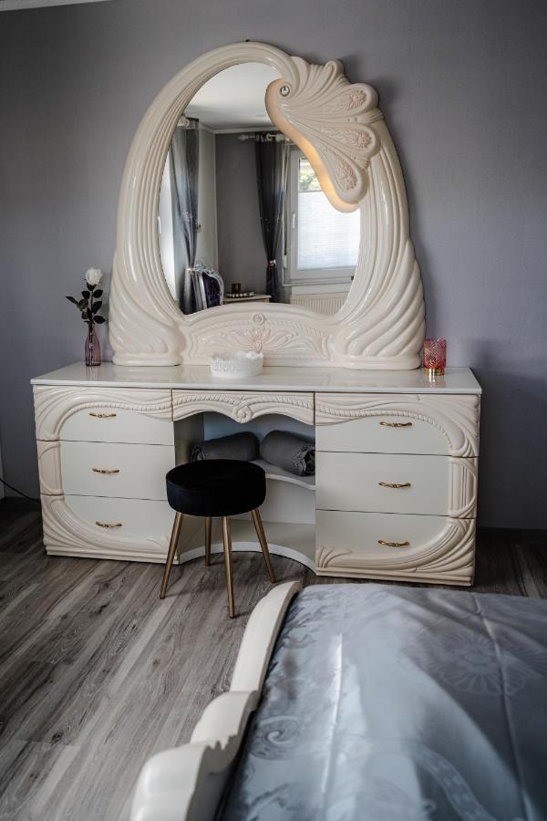 Timeout Royal Apartman Ellar Kültér fotó