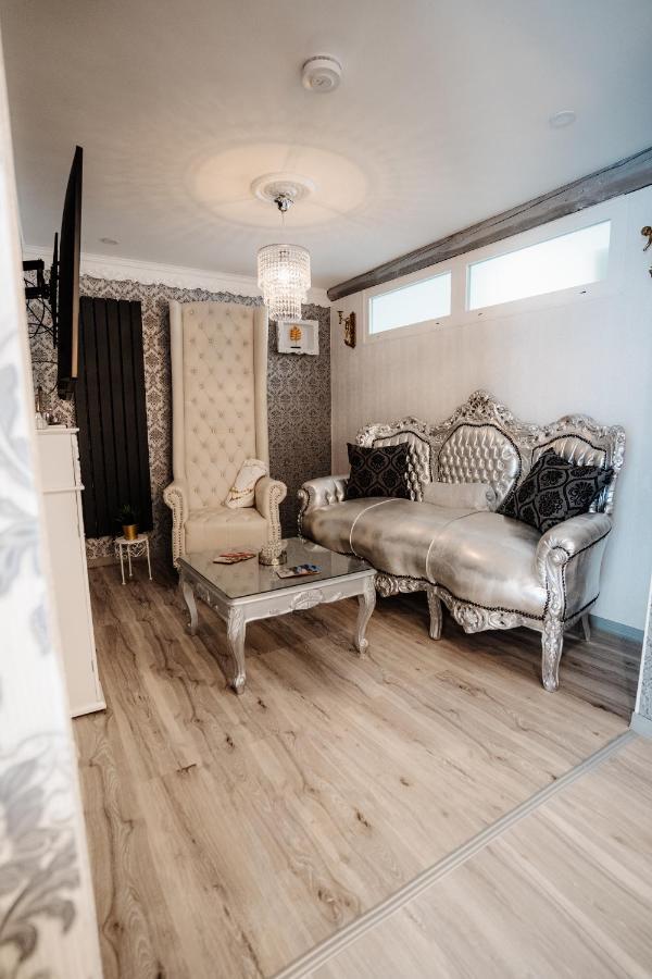 Timeout Royal Apartman Ellar Kültér fotó